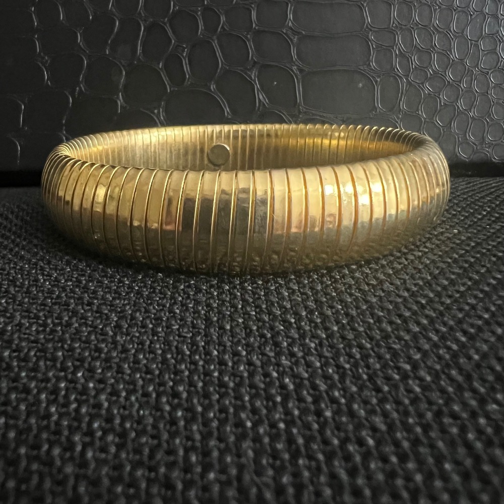 Vintage Gold Tone Ribbed Tubogas Stretch Bangle Bracelet Size 7.5 Quiet Luxury